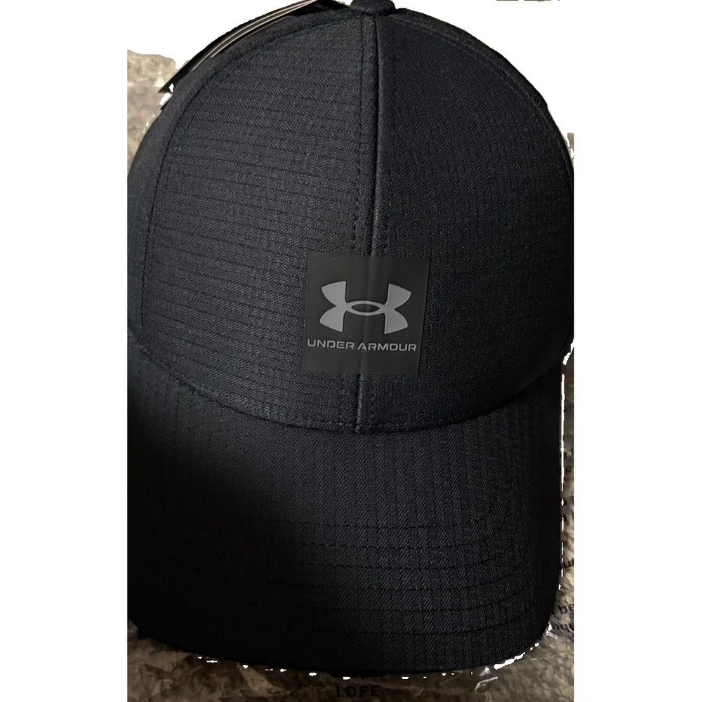 Under Armour 1383438 Iso-Chill ArmourVent Stretch Hat Black S/M NWT Mens